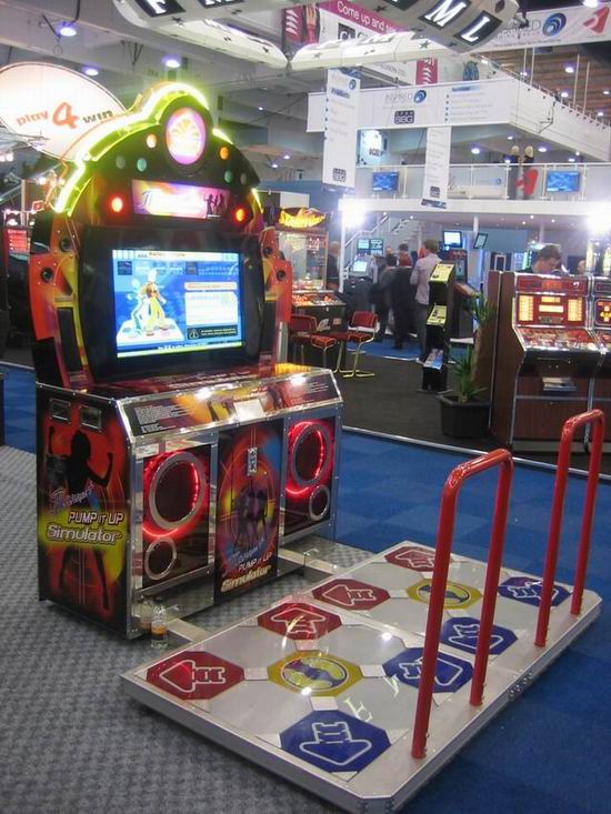 old mecha arcade game